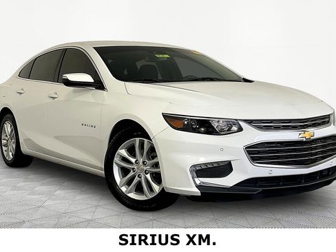 Used 2018 Chevrolet Malibu LT w/ Driver Confidence Package FWD image 3