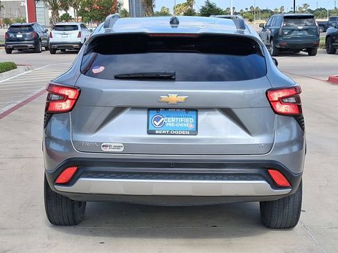 Used 2024 Chevrolet Trax LT w/ Driver Confidence Package FWD image 5