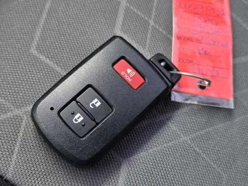 Used 2020 Toyota Tacoma TRD Off-Road AWD/4WD image 31