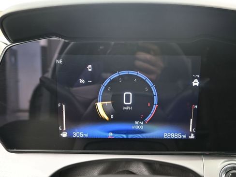 Used 2025 Chevrolet Trax LT FWD image 11