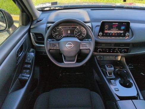 Used 2025 Nissan Rogue S FWD image 15