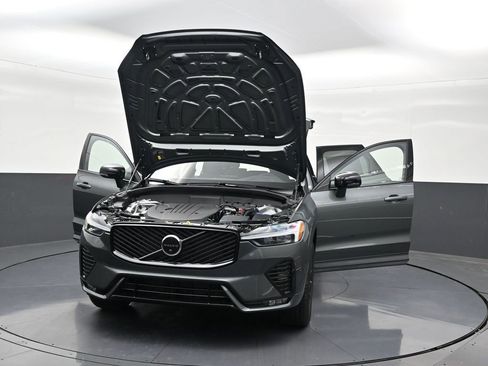 New 2026 Volvo XC60 B5 Plus AWD/4WD image 34