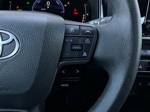 Used 2025 Toyota Camry LE image 33