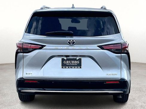 Used 2025 Toyota Sienna Platinum image 6