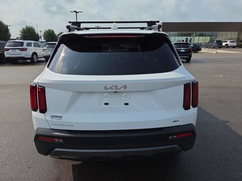 Used 2023 Kia Sorento S w/ Panoramic Sunroof Package AWD/4WD image 3