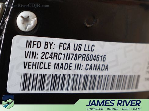 Used 2023 Chrysler Pacifica Pinnacle FWD image 42