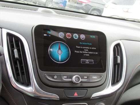 Used 2018 Chevrolet Equinox Premier image 21