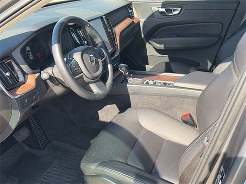 Used 2021 Volvo XC60 T5 Momentum w/ Protection Package Premier image 16