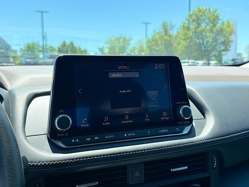 Used 2022 Nissan Rogue S AWD/4WD image 9