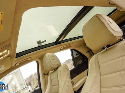 Used 2022 Mercedes-Benz GLE 580 4MATIC w/ Night Package image 39