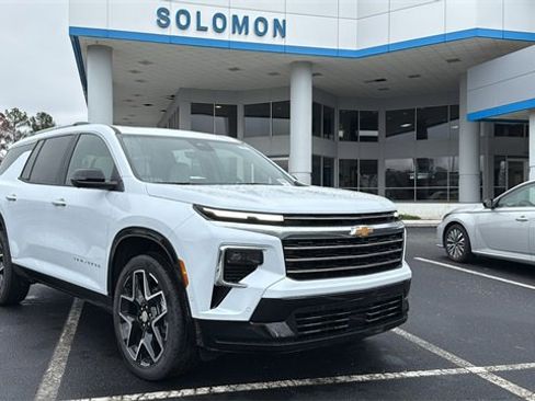 New 2026 Chevrolet Traverse High Country image 1