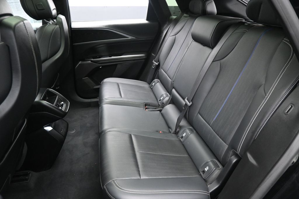 Used 2024 Cadillac Lyriq Luxury RWD image 33