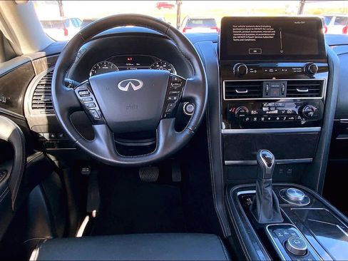 Used 2024 INFINITI QX80 Luxe image 6