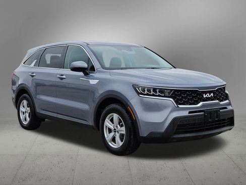 Used 2023 Kia Sorento LX image 8