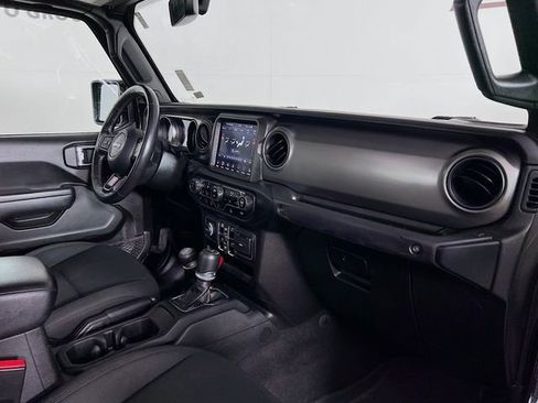 Used 2022 Jeep Gladiator Willys image 39