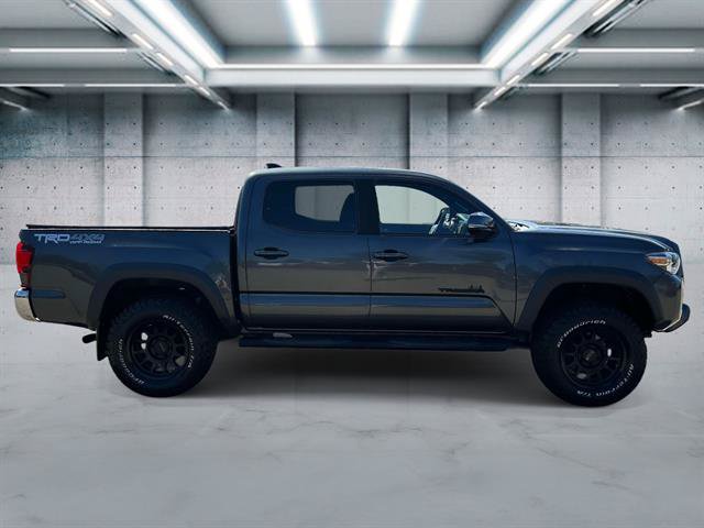 Used 2019 Toyota Tacoma TRD Off-Road AWD/4WD image 3