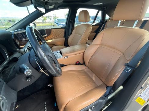 Used 2023 Lexus LS 500 w/ Accessory Package (Z1) RWD image 9