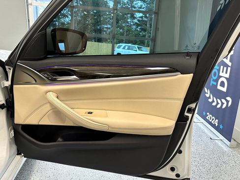 Used 2018 BMW 530i w/ Premium Package image 22