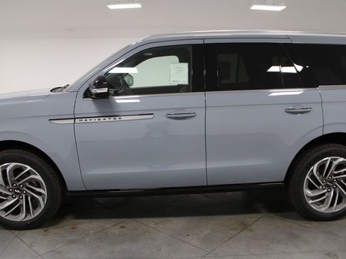 New 2025 Lincoln Navigator Reserve image 5