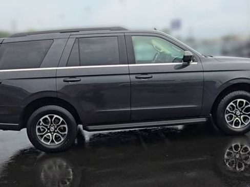 Certified 2024 Ford Expedition XLT AWD/4WD image 2