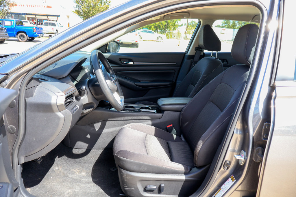 Used 2024 Nissan Altima 2.5 SV FWD image 7
