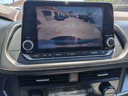 Used 2023 Nissan Rogue SV FWD image 23