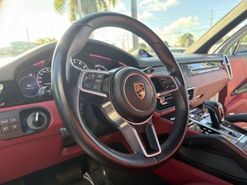 Used 2022 Porsche Cayenne image 25