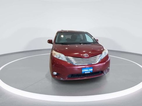 Used 2014 Toyota Sienna Limited AWD/4WD image 3