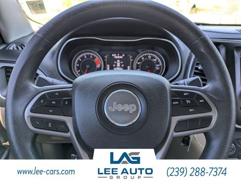 Used 2019 Jeep Cherokee Latitude w/ Popular Appearance Group image 21