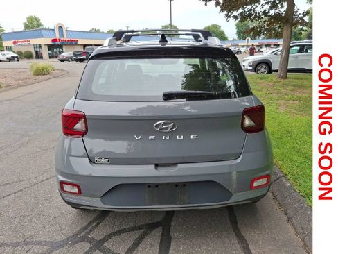 Used 2022 Hyundai Venue Limited FWD image 7