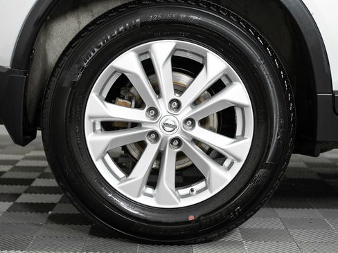 Used 2015 Nissan Rogue SV w/ SV Premium Package image 40