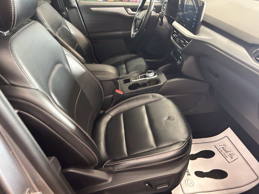 Used 2024 Ford Escape Platinum AWD/4WD image 31