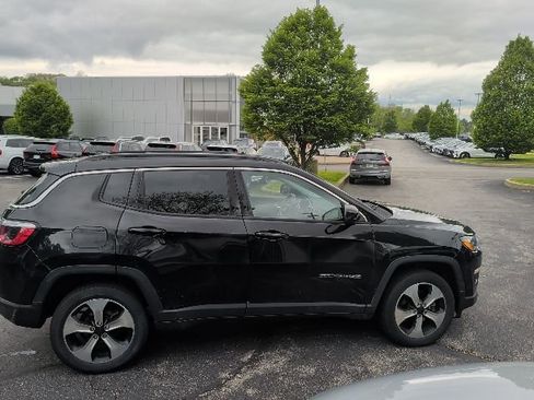 Used 2017 Jeep Compass Latitude w/ Popular Equipment Group AWD/4WD image 4