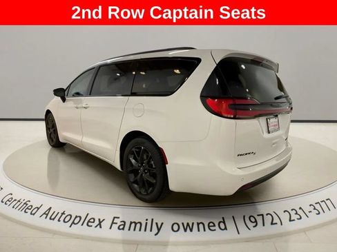 Used 2026 Chrysler Pacifica Limited w/ S Appearance Package FWD image 3