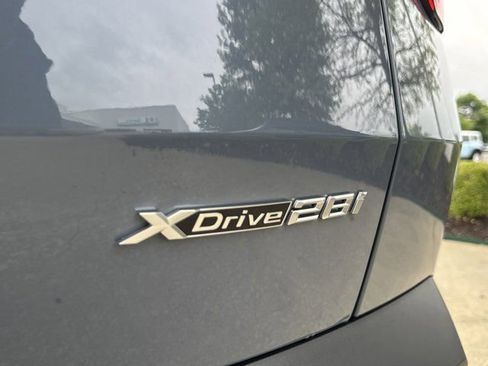 Certified 2025 BMW X2 xDrive28i AWD/4WD image 3