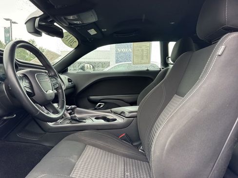 Used 2018 Dodge Challenger SXT RWD image 4