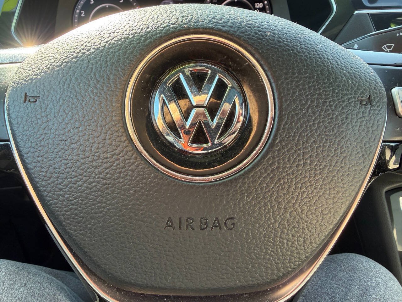 Used 2019 Volkswagen Tiguan SEL Premium R-Line AWD/4WD image 19
