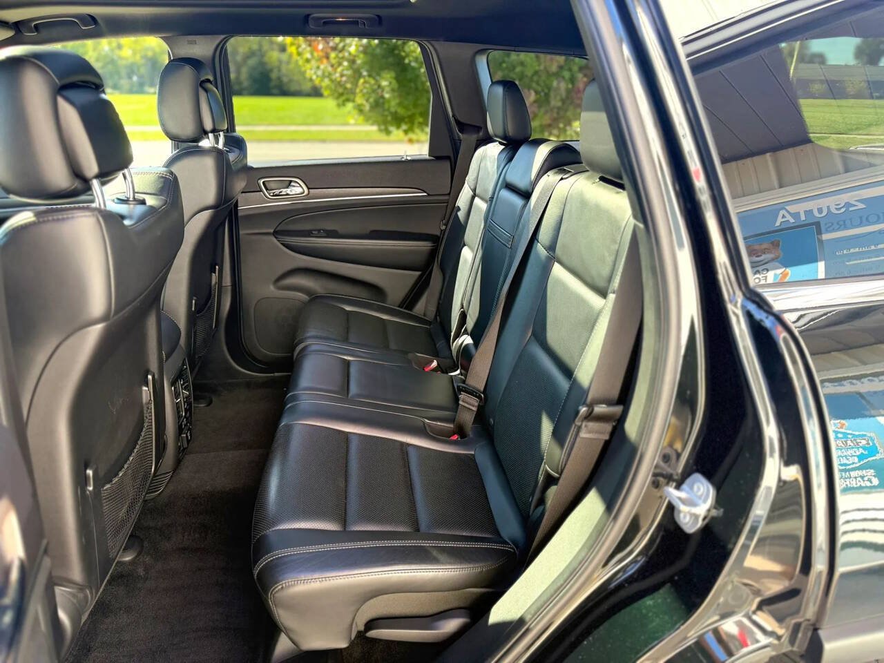 Used 2015 Jeep Grand Cherokee Limited w/ Luxury Group II AWD/4WD image 14
