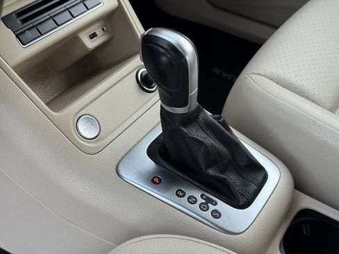 Used 2017 Volkswagen Tiguan S image 29