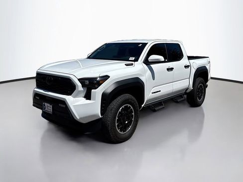Used 2026 Toyota Tacoma TRD Off-Road AWD/4WD image 3