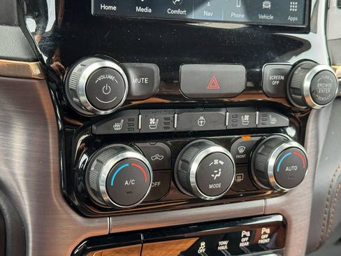 Used 2022 RAM 1500 Limited w/ Body Color Bumper Group AWD/4WD image 41