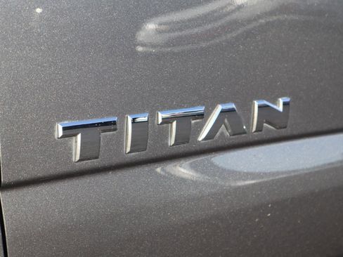 Used 2021 Nissan Titan SV w/ SV Convenience Package image 22