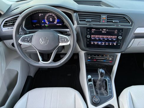 Used 2023 Volkswagen Tiguan SE AWD/4WD image 18