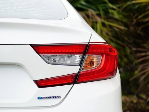 Used 2018 Honda Accord Hybrid image 8