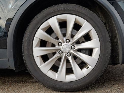 Used 2018 Tesla Model X 75D image 12