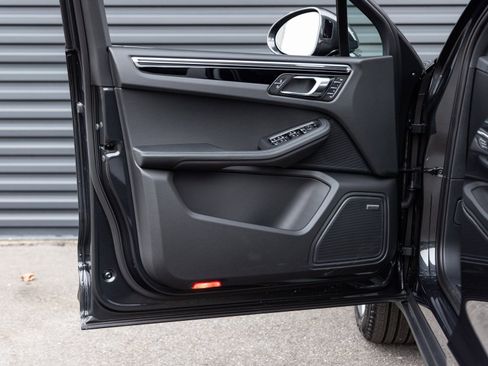 New 2026 Porsche Macan image 21