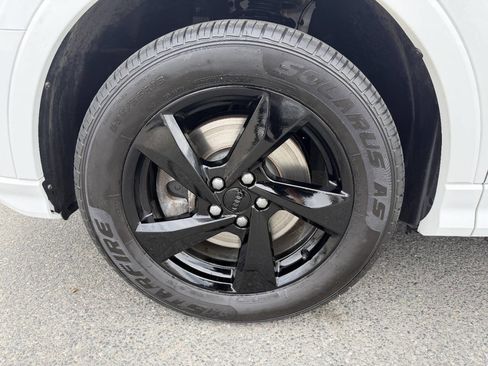 Used 2020 Audi Q3 2.0T Premium image 12