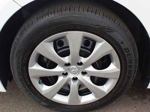 Used 2022 Toyota Corolla LE image 23