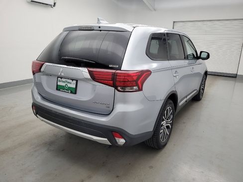 Used 2017 Mitsubishi Outlander SE AWD/4WD image 9