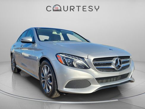 Used 2017 Mercedes-Benz C 300 Sedan image 5